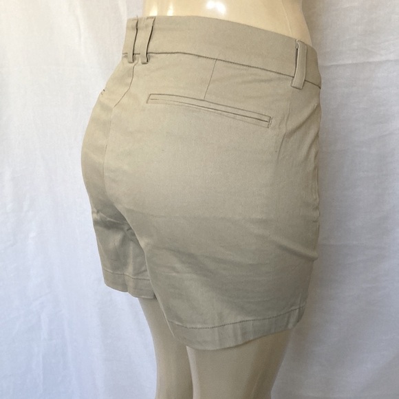 SALE!!! a.n.a Women’s 3.5 Inseam Mid Rise Chino Short Size 16 Khaki Color NWT - Picture 3 of 6